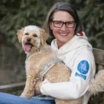 Anne Poppe, Hundetrainerin in Düsseldorf, mit Hund – Dogs am Rhein